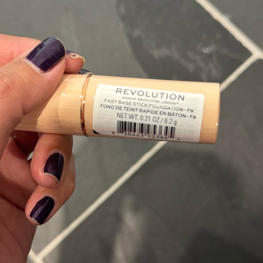 Revolution Makeup Fast Base Foundation Stick - Picture 7 of 8